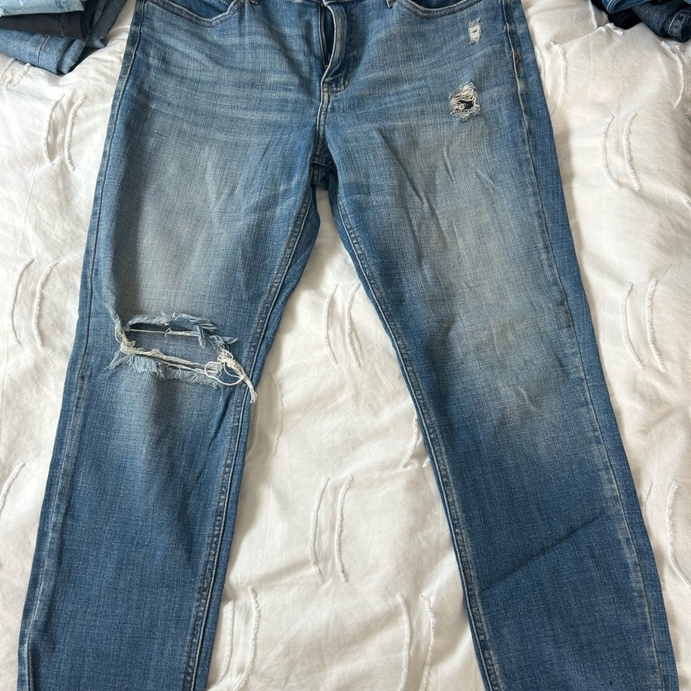Stylish Blue Distressed Women's Jeans